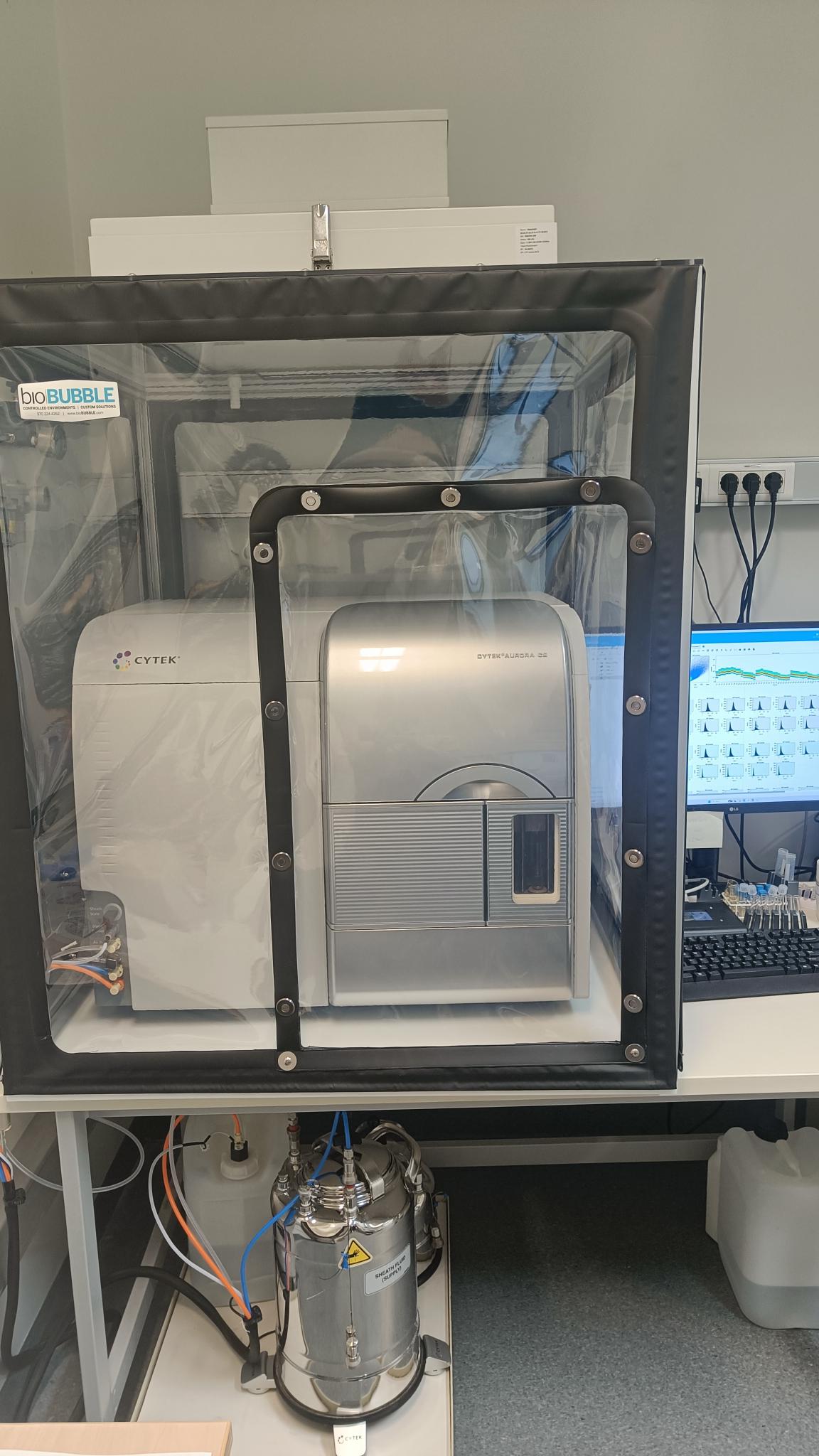 ¤ Laser Aurora CS in BSL-2 BioBubble enclosure